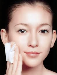 Tẩy trang với dầu dừa 