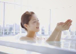 Trị mụn, làm trắng da với nước dừa