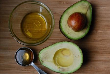 Làm đẹp vơi bơ và mật ong