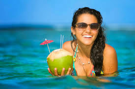 Trị mụn, làm trắng da với nước dừa