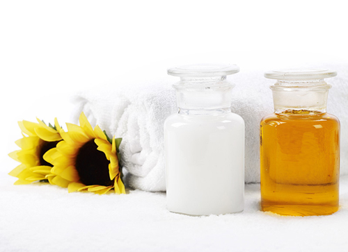 trị mụn bằng dầu oliu