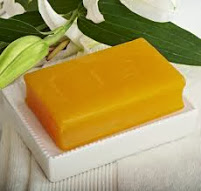 Dùng xà bông có chứa chất lưu huỳnh để trị mụn trứng cá