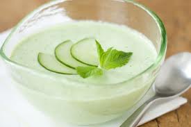 Trị nám với dưa leo và sữa tươi