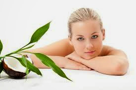 Trị mụn, làm trắng da với nước dừa