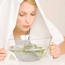 Trị mụn đầu trắng bằng cách xông hơi