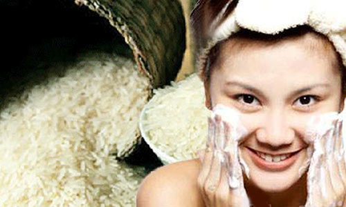 trị mụn trứng ca với cám gạo