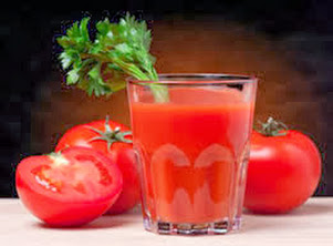 Trị mụn trứng cá, làm đẹp da với nước ép cà chua hàng ngày