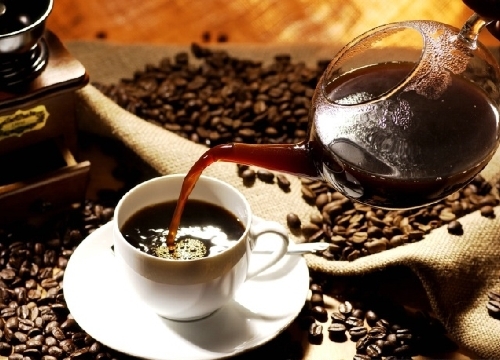 Trị thâm quầng mắt rất tốt với cafe