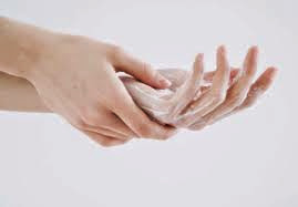 Làm trắng da tay tự nhiên